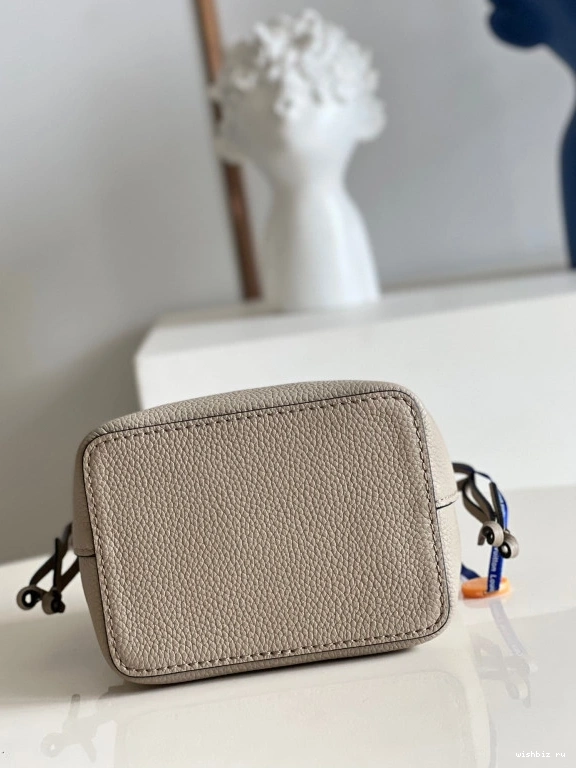 WIS BUCKET VUITTON LOUIS NANO LOCKME 0716